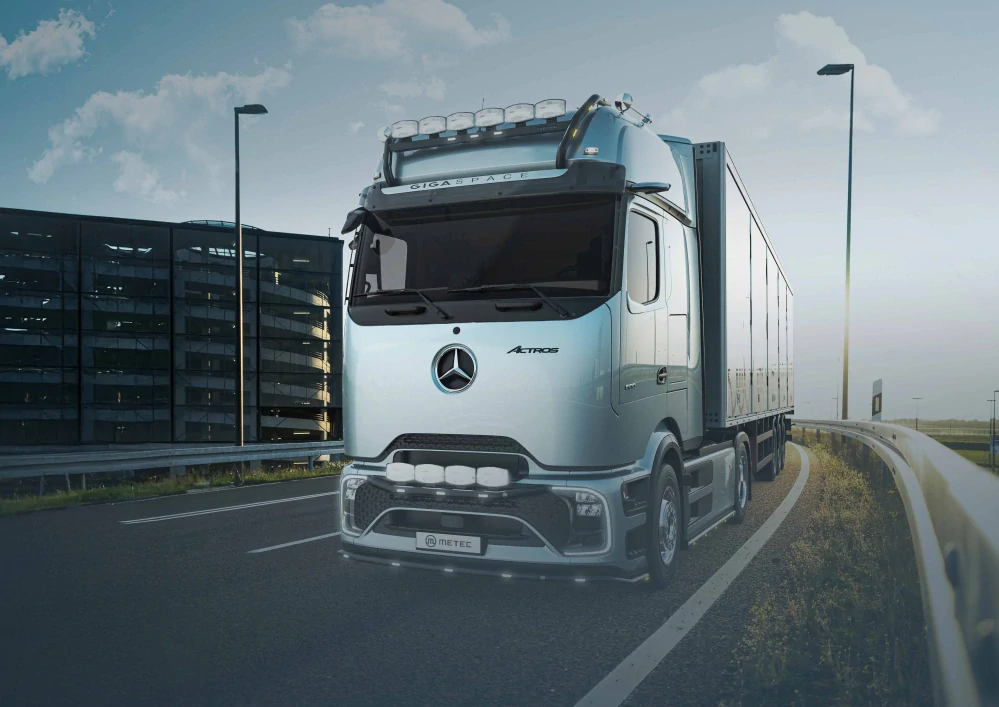 Střešní nerezový rám, kabeláž pro 6 světel, 6 upínadel, LED3/6, pro Mercedes-Benz Actros 11-, lakovaný