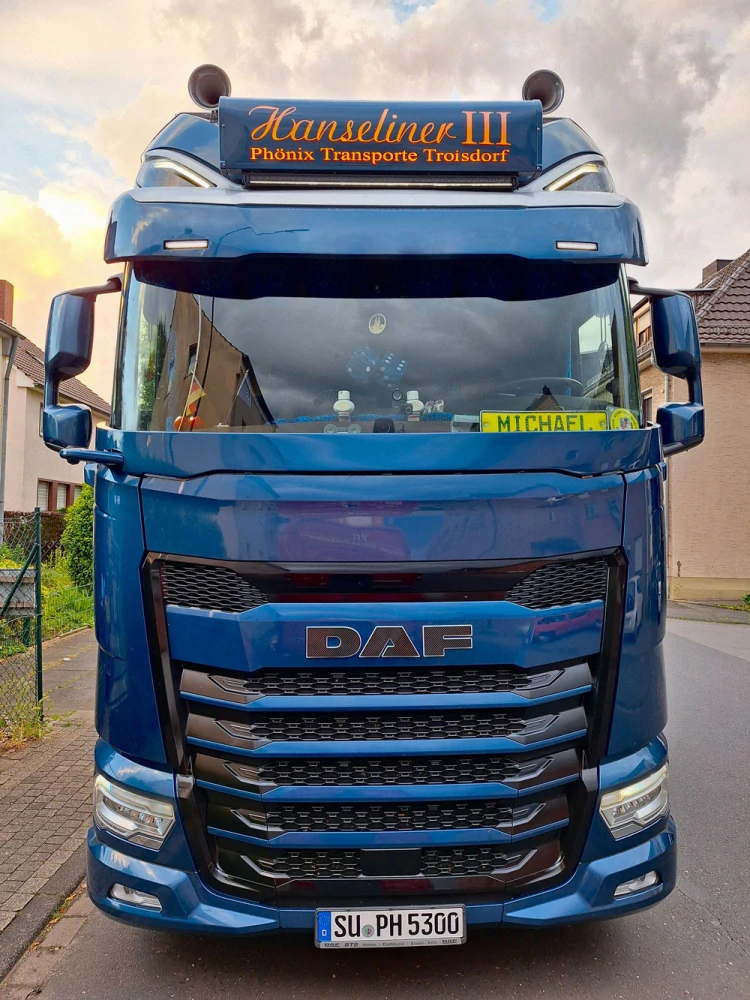 Sluneční clona 40cm se dvěmi výřezy, pro DAF XG, XG+ a XF
