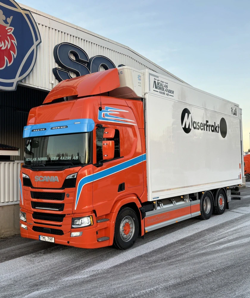 Sluneční clona s 2x linear-18 Scania New Gen S/R 30cm hluboká