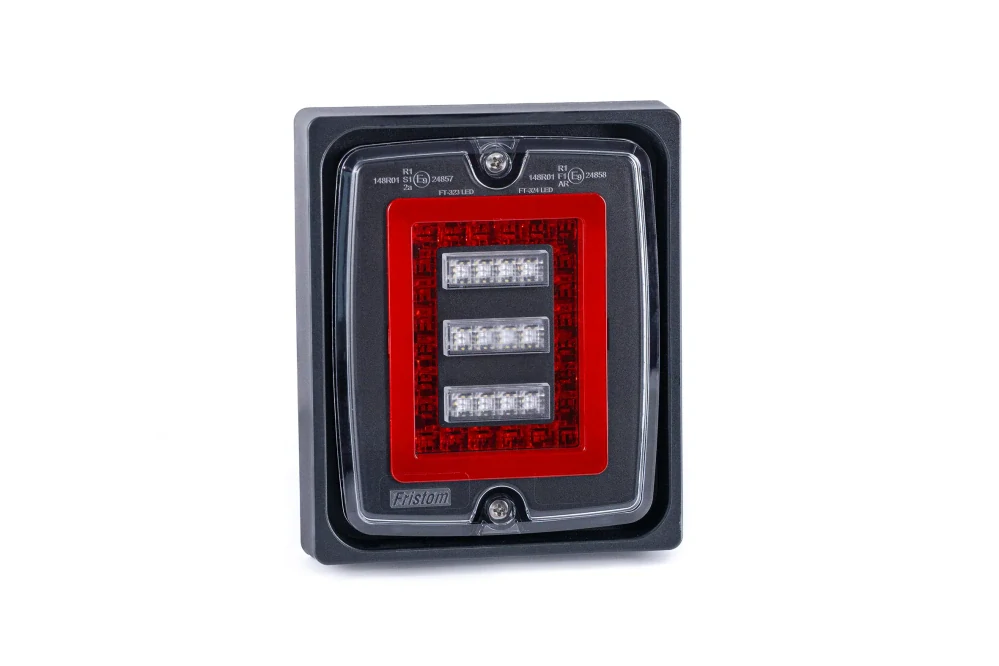 Univerzální LED zadní světlo 3v1 – obrysové / couvací / mlhové, 12–30 V, kulaté zapuštěné, kabel 1 m