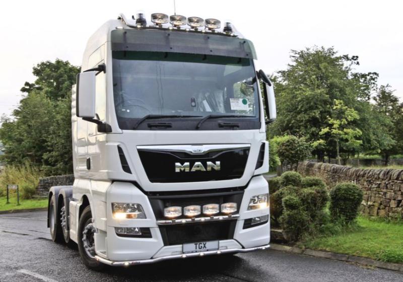 Přední nerezový rám Kelsa MiniBar pro  Man TGX Euro6 XL | XLX | XXL