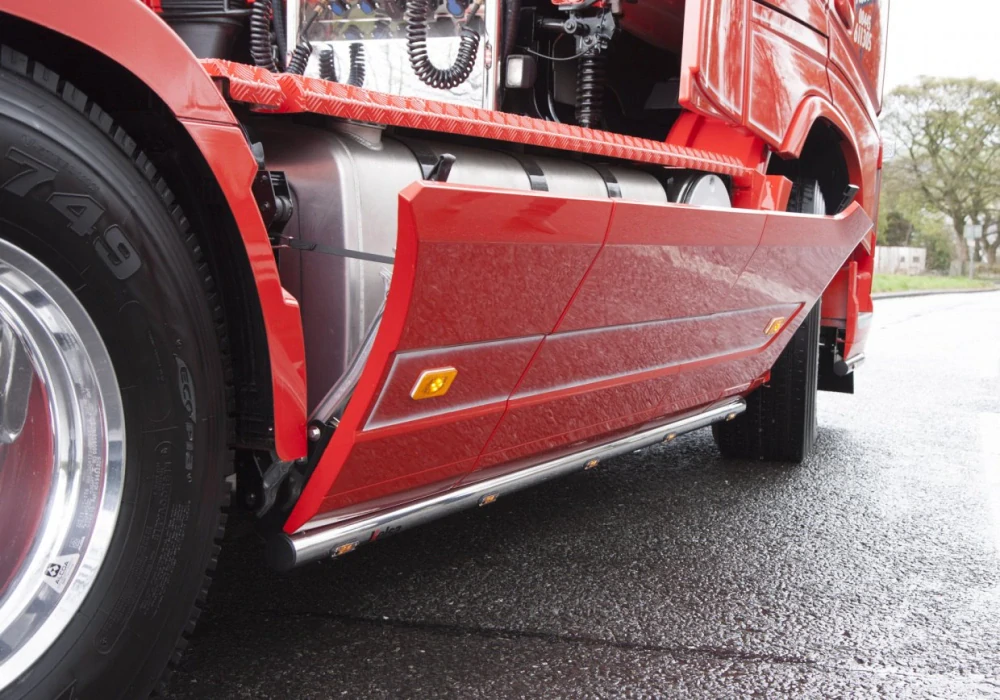 Boční nerezové rámy Kelsa SideBars rozvor 3,8m pro  Volvo FH4, FH5, AERO Globetrotter XL