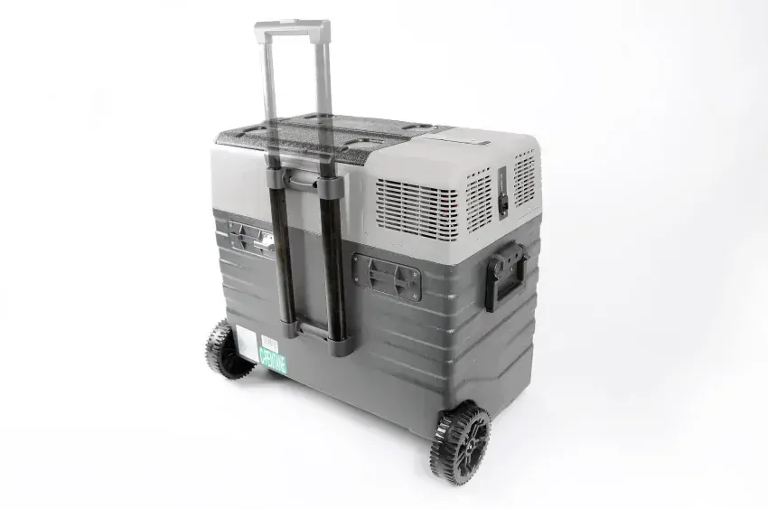 Přenosná kompresorová autochladnička Vigo Cool V62W, 62 l, 12/24/230V, Rukojeť a kolečka