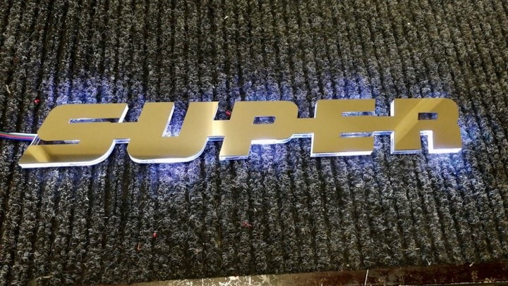 LED podsvícený nápis SUPER 45,5 x 6,5cm- Nerezový