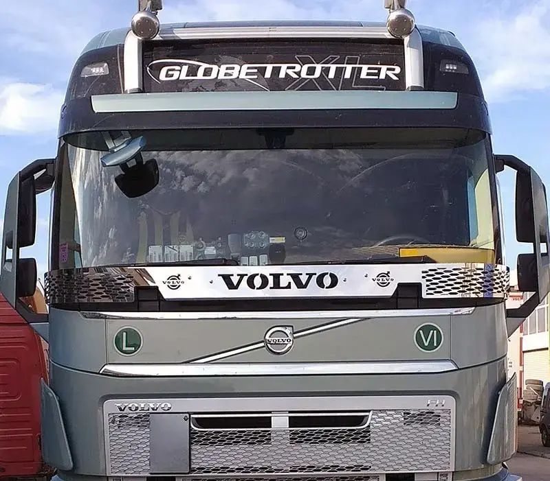 Nerezový kryt stěračů "květináč" s nápisem pro Volvo FH4 2013-2020