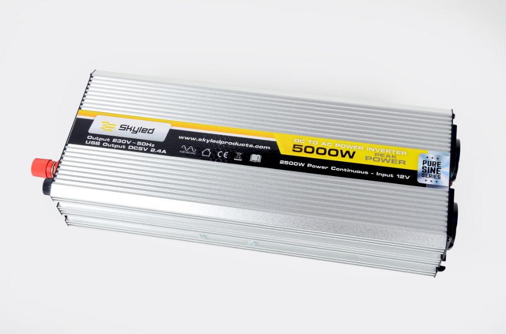 Měnič napětí Skyled 12V/230V, 5000W (2500W trvalý), čistý Sinus