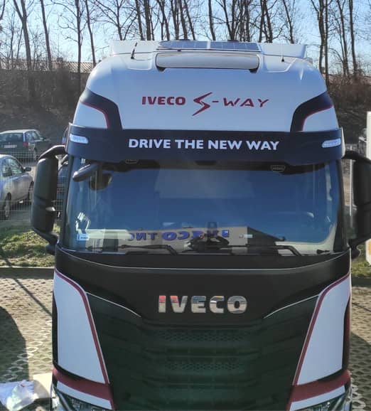 Sada solárních panelů Skyled 2x55 W pro Iveco S-Way