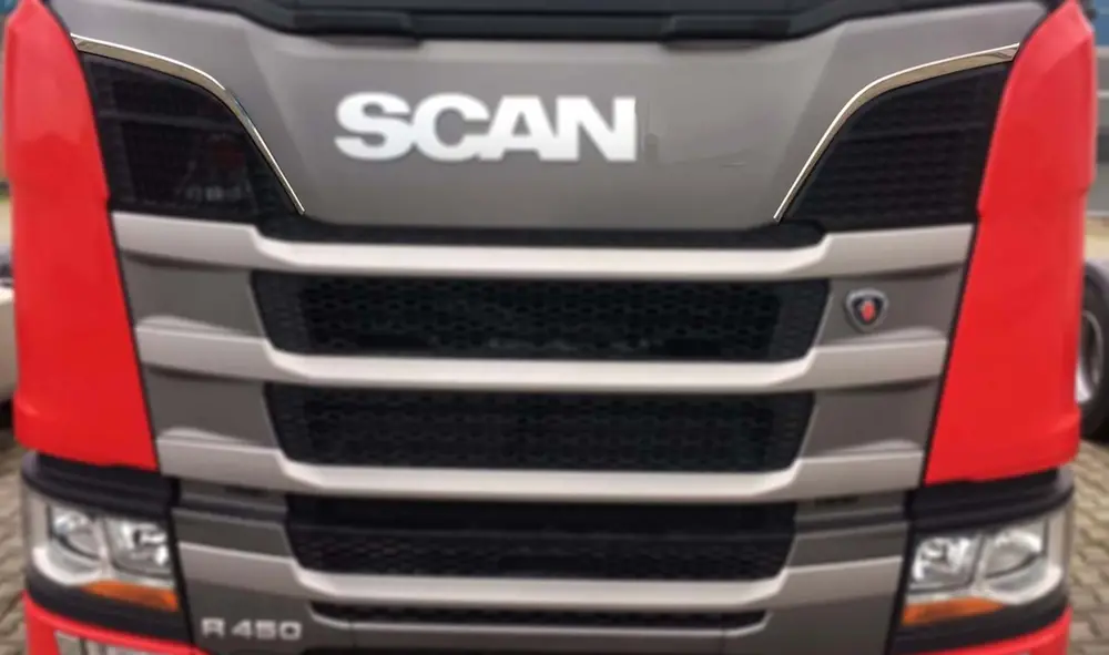 Nerezové 3D lemování pro horní vzduchovou mřížku pro Scania New Generation