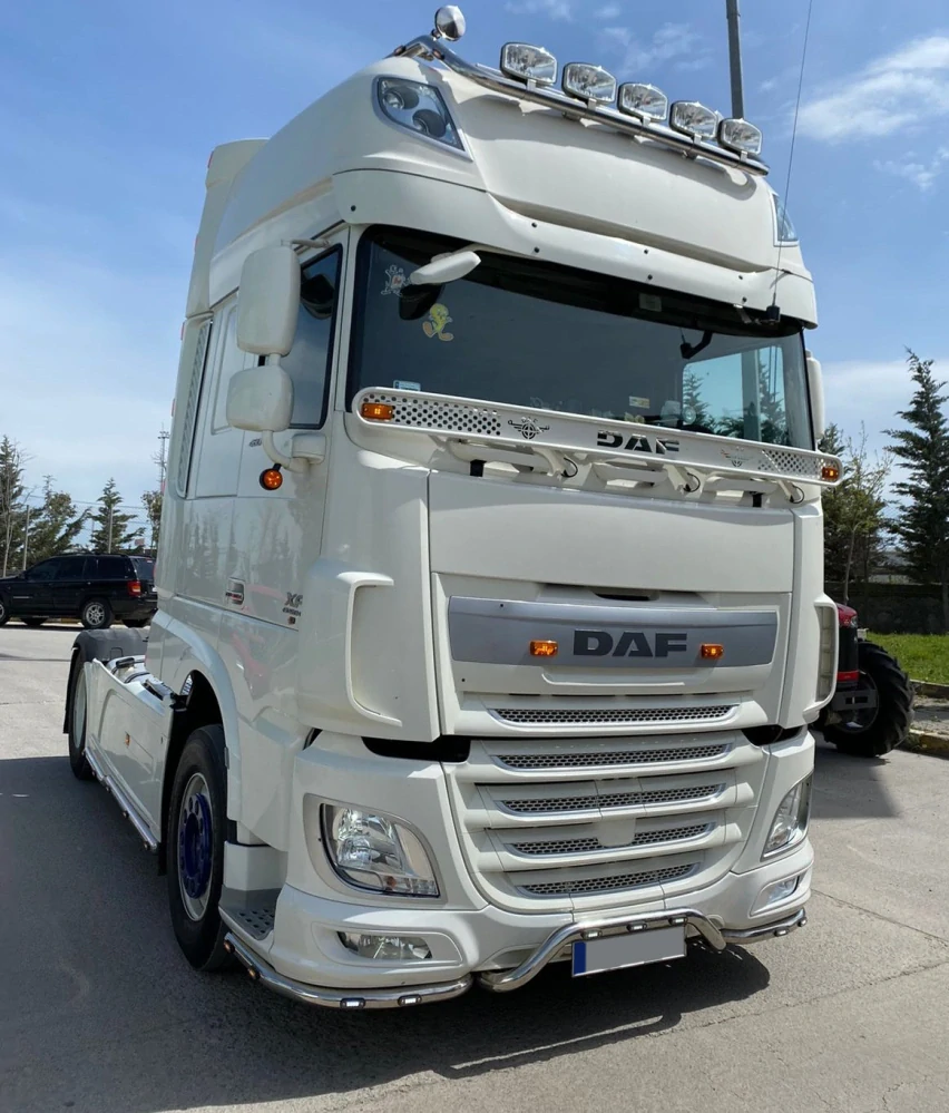 Nerezový rám pod nárazník, třídílný, 11 LED, Daf XF106