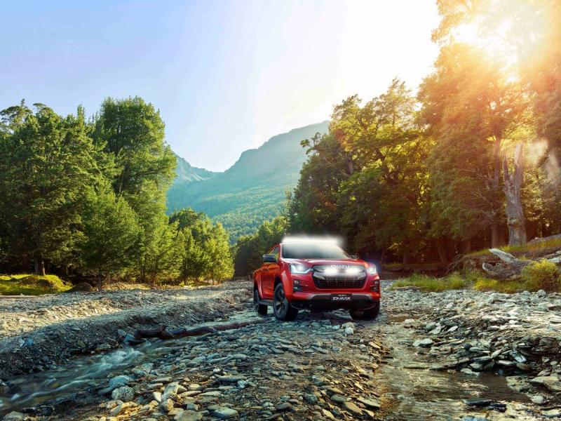 Sada střešního světla Lazer pro Isuzu D-Max (2017+) BEZ střešních lyžin, Linear-42