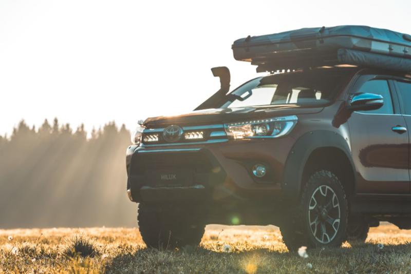 Sada světel do masky Lazer pro Toyota Hilux (2017+), Triple-R 750