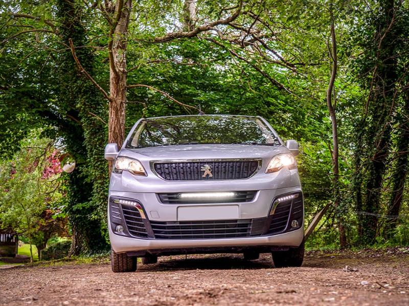 Sada světla do nárazníku Lazer pro Peugeot Expert (2016-2023), Linear-18