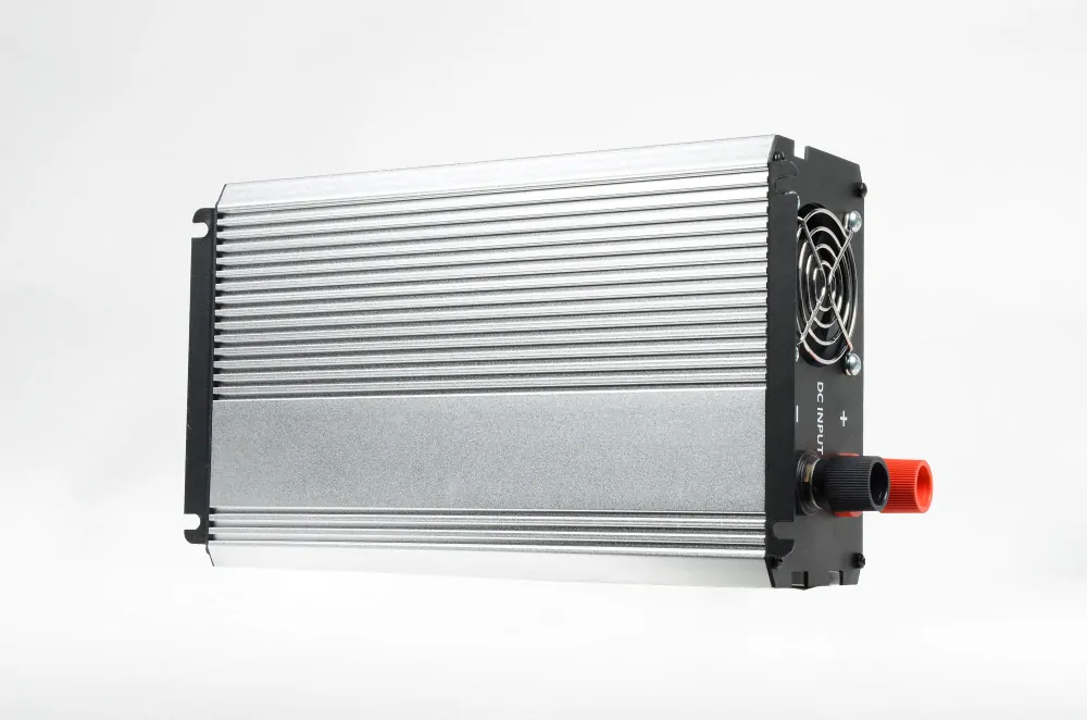 Měnič SKYLED 3000W (1500W trvalý) s USB, plný sinus, DC12V, AC220V-240V s externím panelem