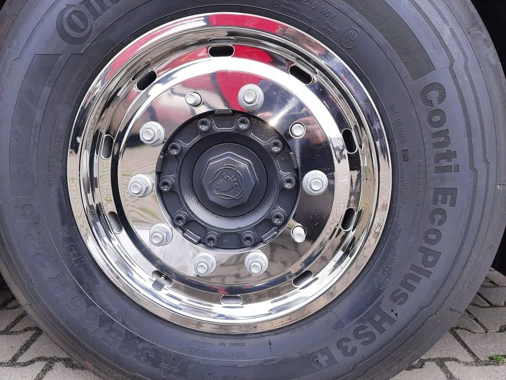Kompletní sada nerezových poklic 22,5" na balény pro vozy IVECO s ET135