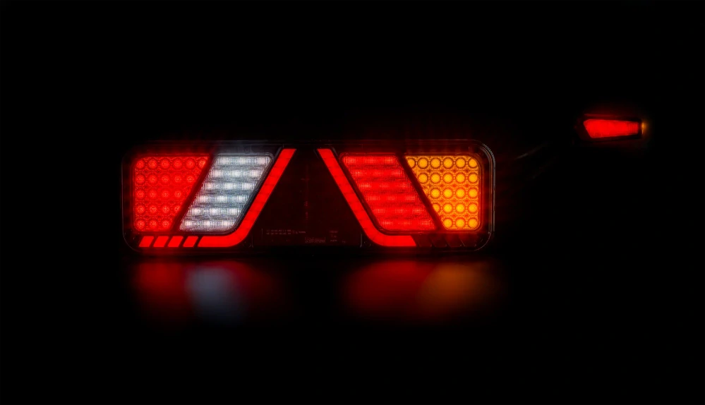 LED zadní skupinová svítilna s tykadlem 24V, 6 funkcí, 7pin konektor- pravé