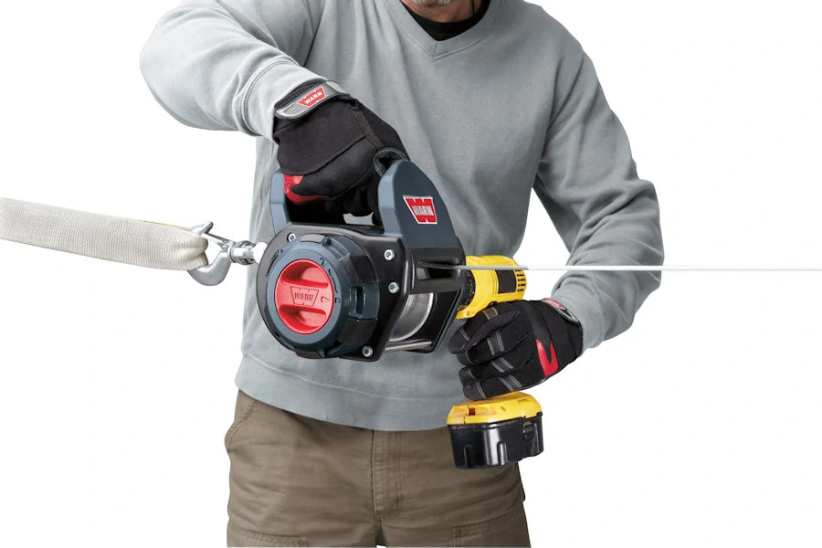 Naviják WARN Drill Winch 340kg, s ocelovým lanem