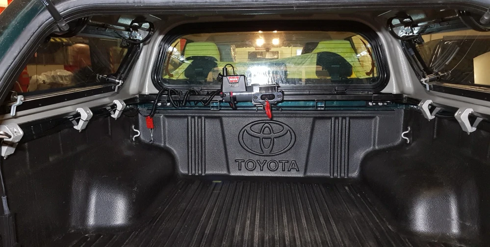 Držák navijáku do korby