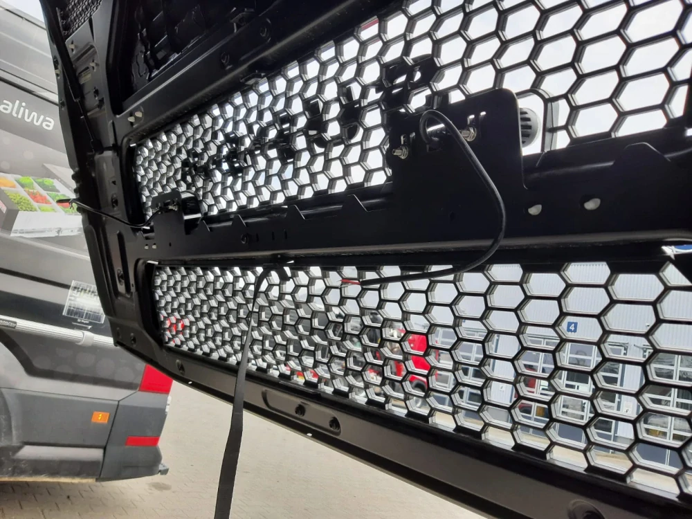 Držák výstražných světel SKYLED 13SL12003 do mřížce chladiče Scania NG (2016-) R/S/G/P