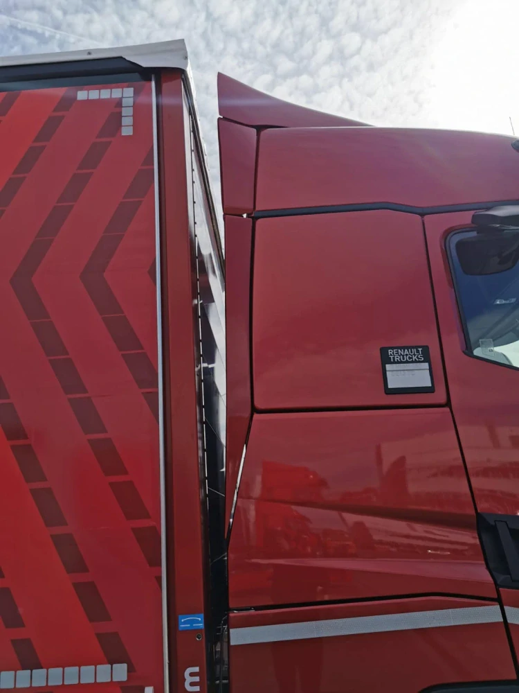 Střešní a zakabinové spoilery pro Renault T High Sleeper Cab