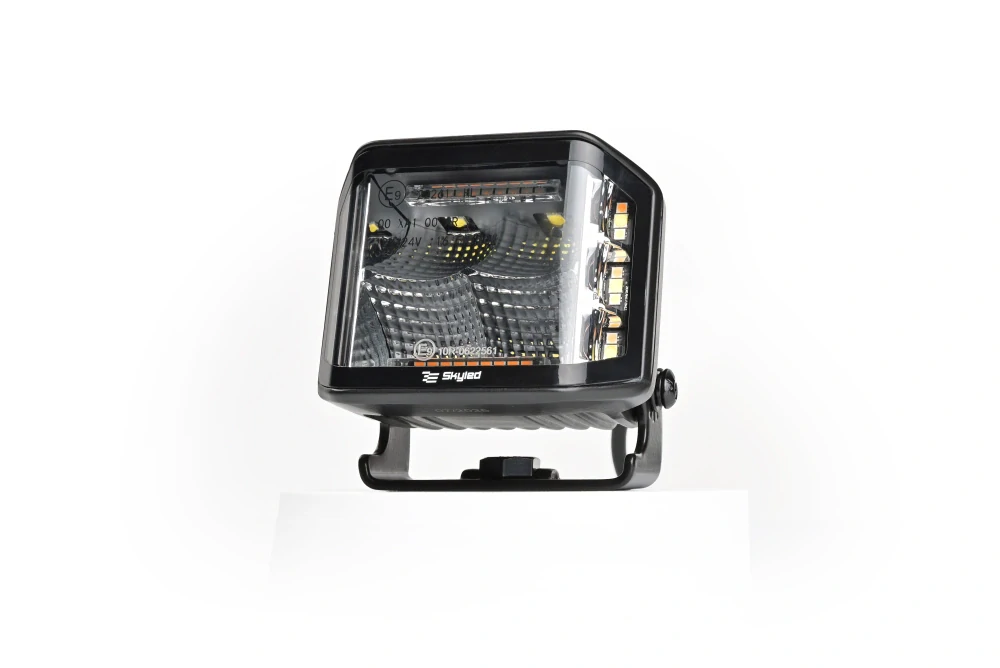 Pracovní světlo Skyled Dark Illusion Flash QF70F (rozptylné), poziční světlo, strobo, 10-30V, 70W, 2194lm, ECE R10, R23, R65