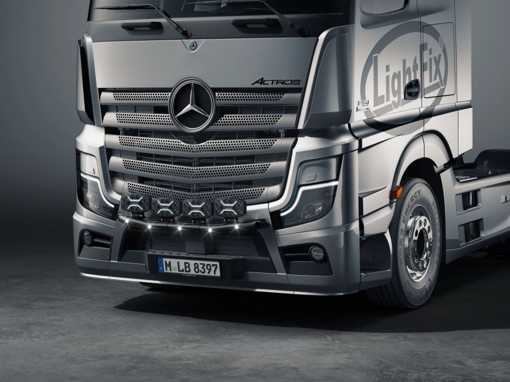 Přední ochranný rám Lightfix 4-LIGHT "MINI" lakovaný – MERCEDES - ACTROS (L-CAB)