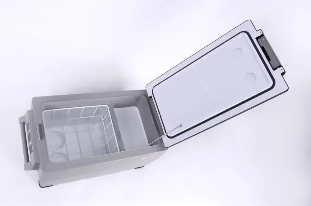 Přenosná kompresorová autochladnička Vigo Cool V35, 35 l, 12/24/230V