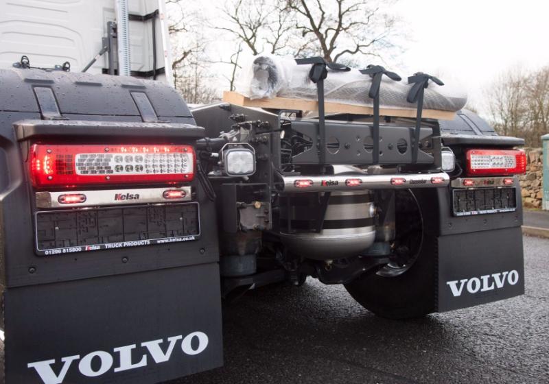 Zadní nerezové rámy Kelsa WingBars pro  Volvo FH 2013-2020 Denní kabina