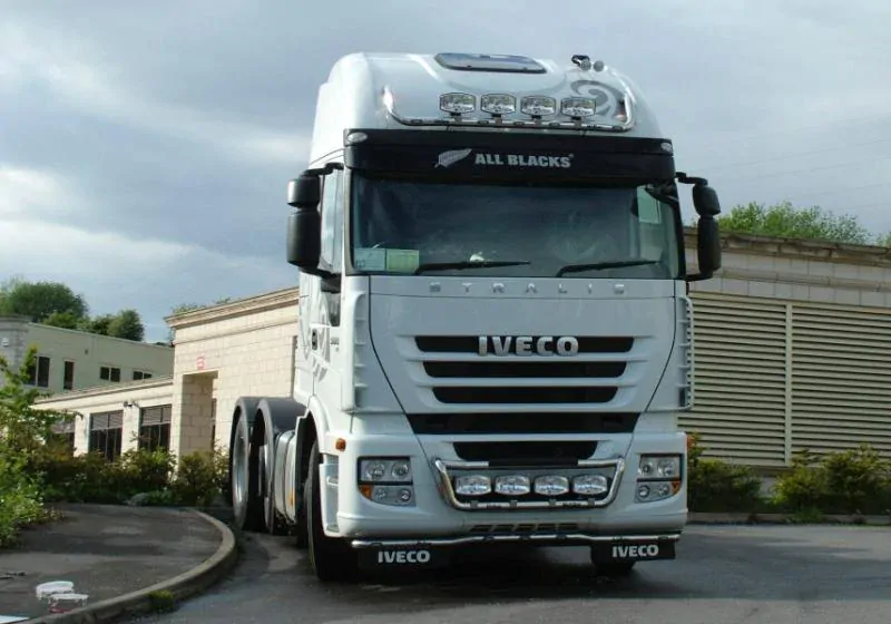 Přední nerezový rám Kelsa MultiBar pro  Iveco Stralis Cube s HIWAY Active Space/Time | Active Day | HIWAY