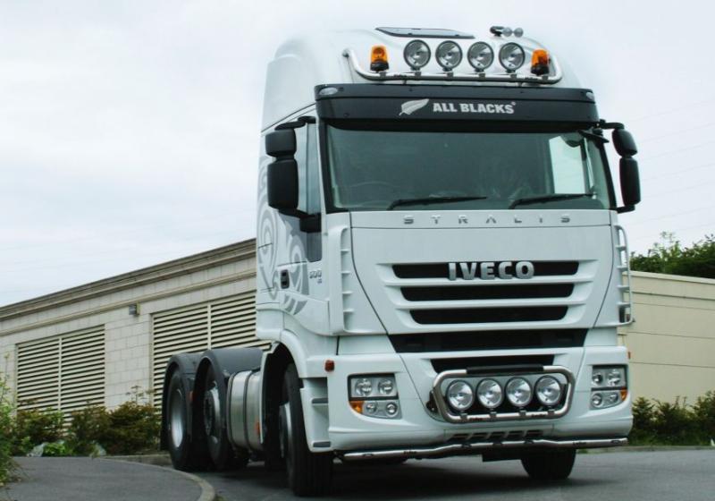 Nerezový rám pod nárazník Kelsa LoBar pro Iveco Stralis Cube s HIWAY Active Day