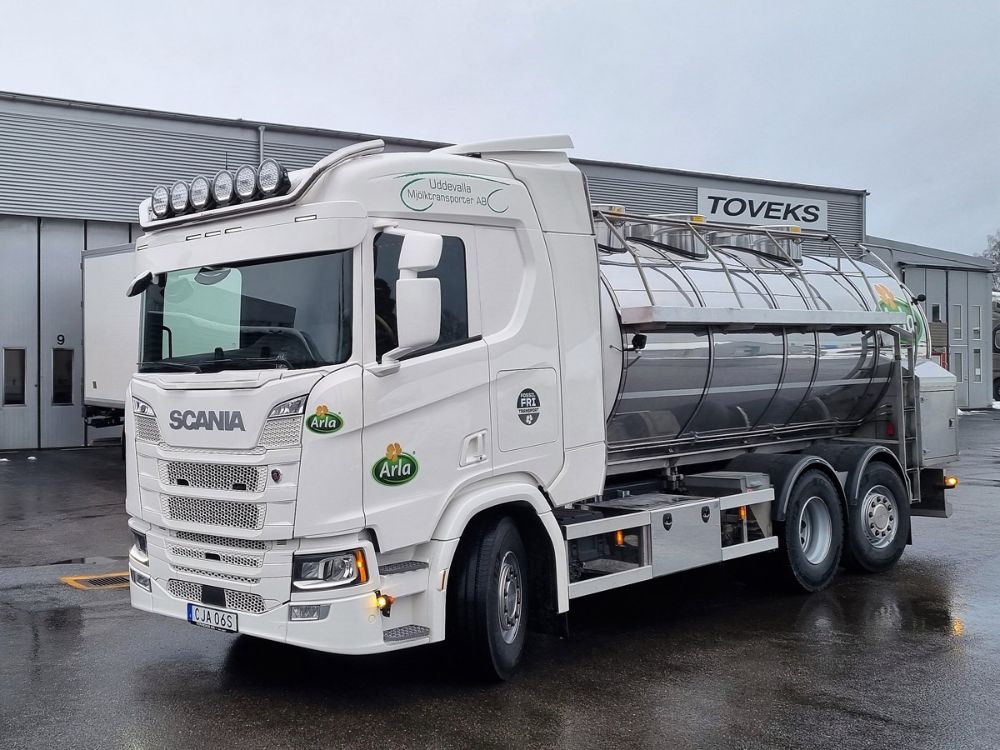 Sluneční clona se 7 výřezy rovná pro Scania New Gen S/R 35cm hluboká