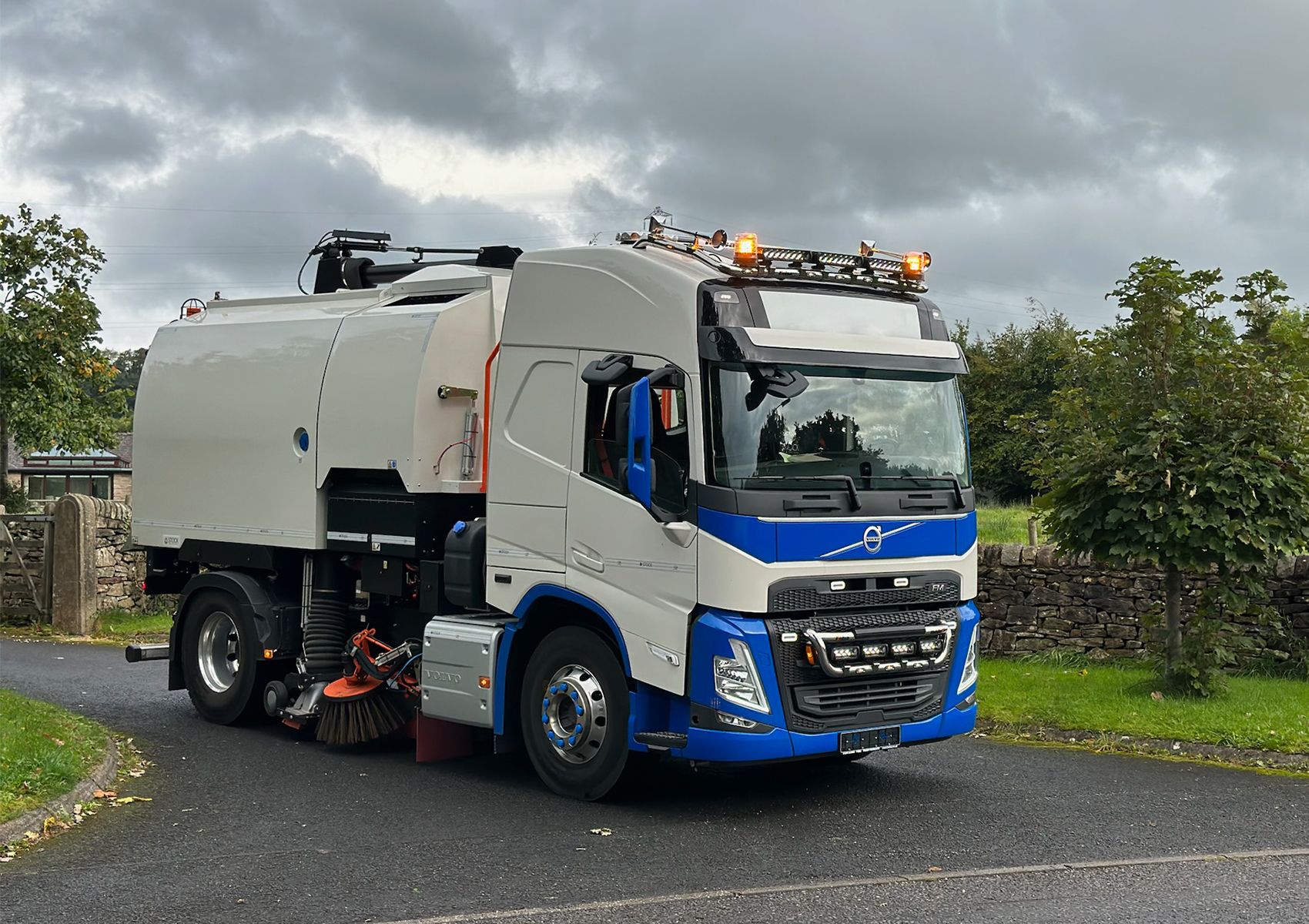 Střešní nerezový rám Kelsa HiBar široky pro  Volvo V5 FM/FMX- Globetrotter