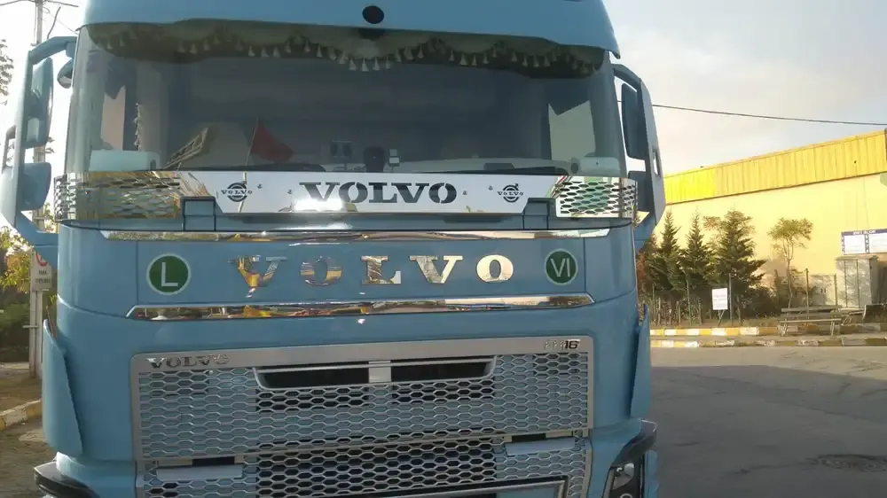 Nerezový kryt stěračů "květináč" s nápisem pro Volvo FH4 2013-2020
