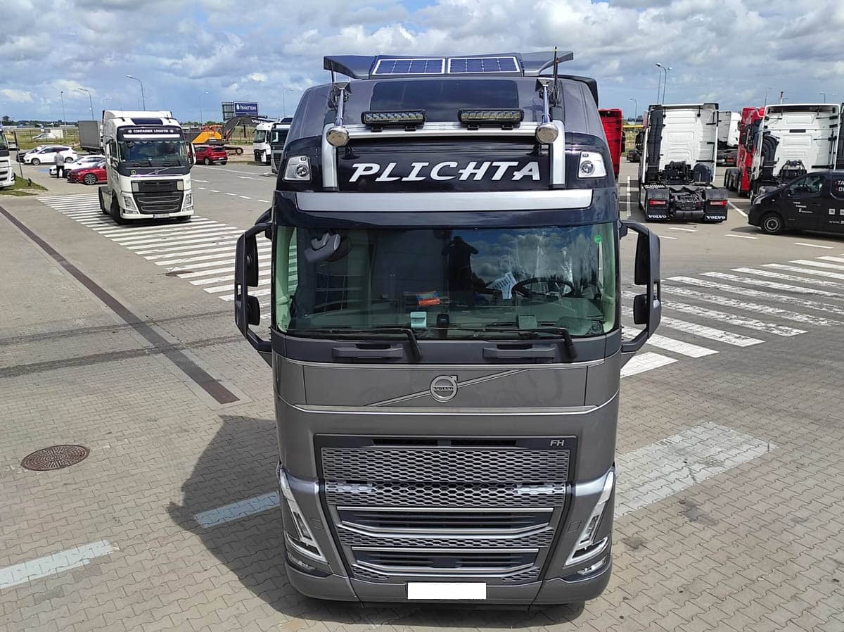 Sada solárních panelů Skyled 2x55 W Volvo FH4 a FH5 Globe XL