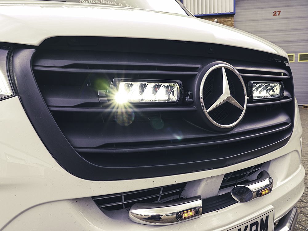 Sada světel do masky Mercedes Sprinter (2018+) Triple-R 750