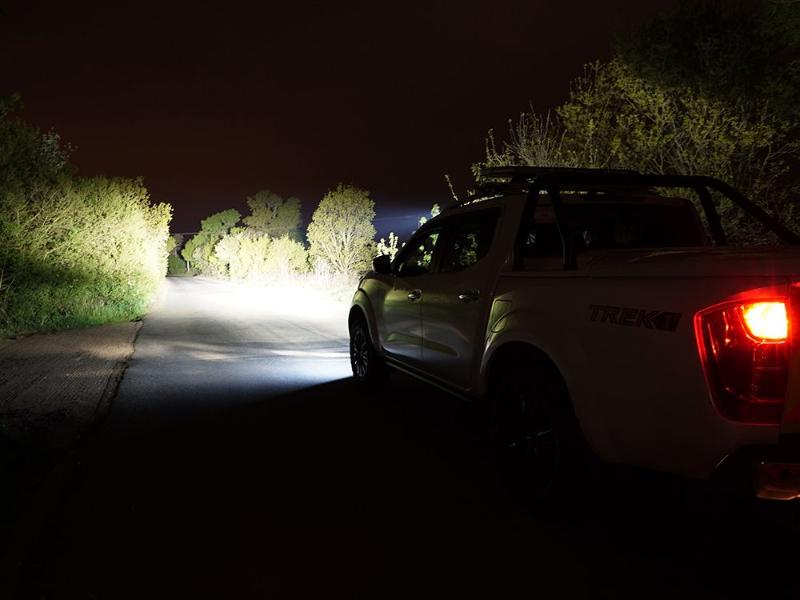 Sada střešního světla Lazer pro Nissan Navara (2014-2019) se střešníma ližinama, Linear-36