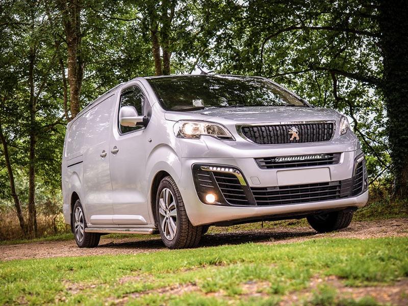 Sada světla do nárazníku Lazer pro Peugeot Expert (2016-2023), Linear-18