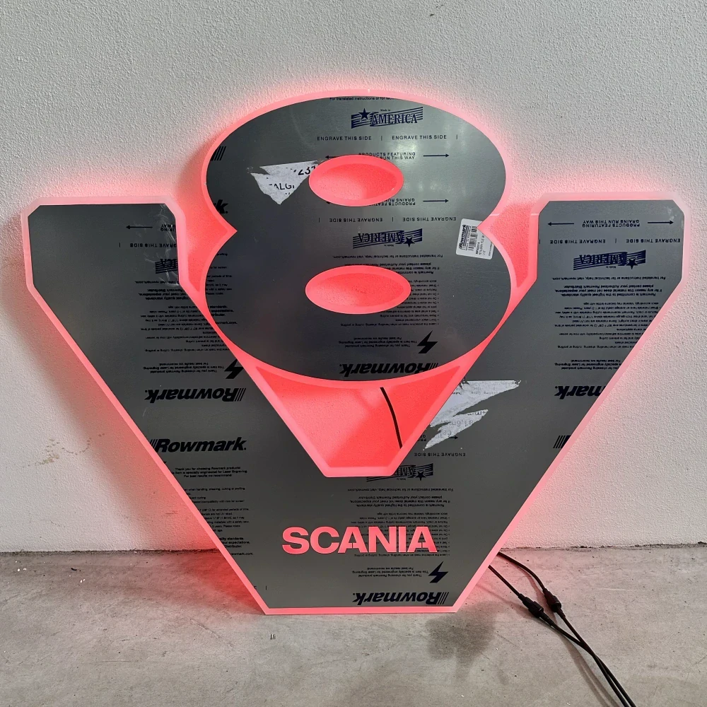 Podsvícené logo V8, 92x75cm, 24V, IP65