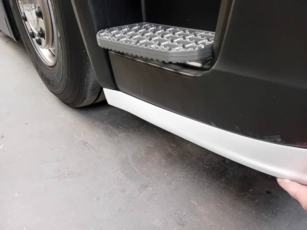 Přídavný spoiler pod nárazník Scania Next Generation Typ 4- Střední nárazník, vzduchové odpružení