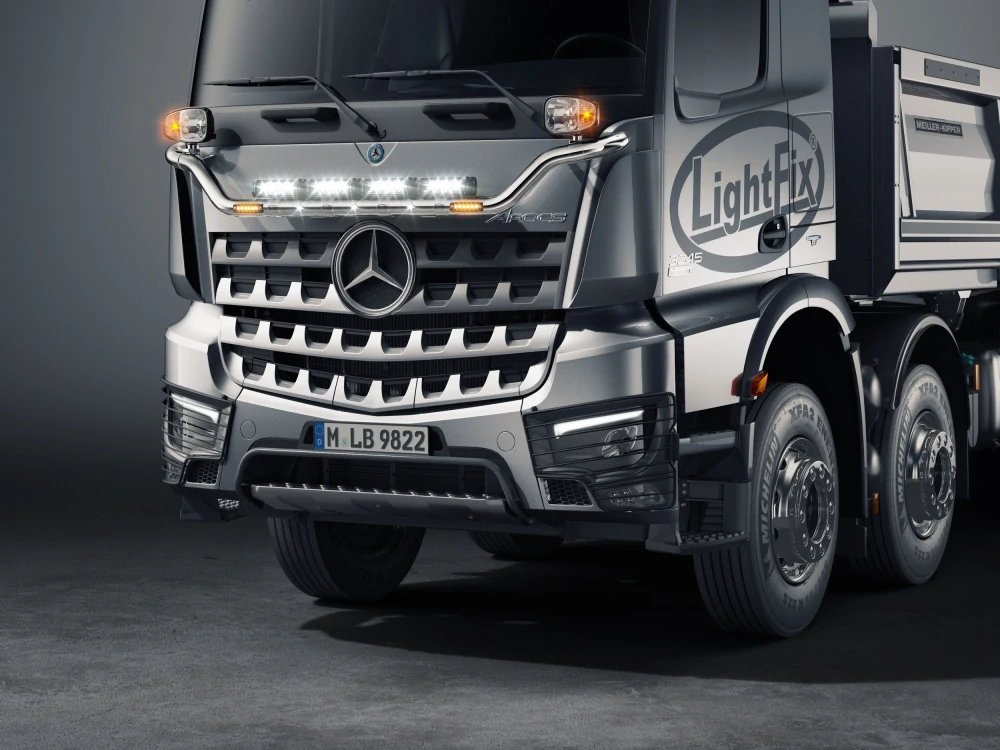 Přední rám Lightfix PLOW-LIGHT lakovaný – MERCEDES - AROCS - BIG / STREAM SPACE 2500