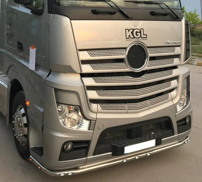 Nerezový ochranný rám nárazníku pro Mercedes Actros MP4 a MP5 – široká kabina, listové odpružení