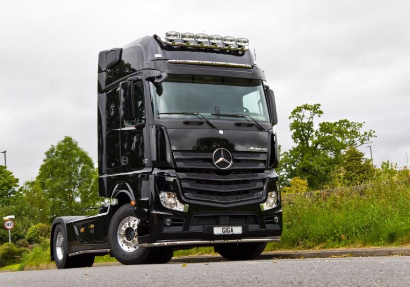 Nerezový rám Kelsa VisorBar pro Mercedes Actros 2012-on Gigaspace
