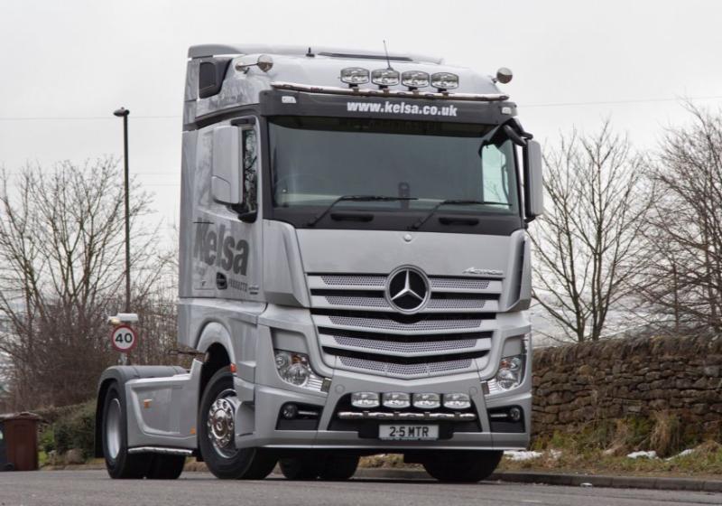 Nerezový rám Kelsa VisorBar pro Mercedes Arocs Streamspace 2.5m