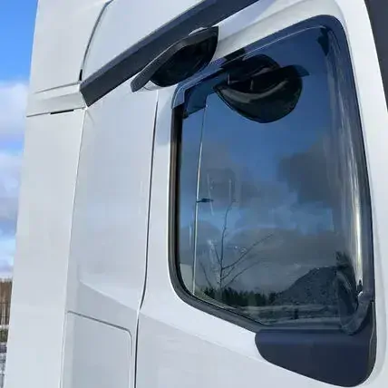 Ofuky oken s výřezem na zrcátko Mercedes Actros MP4/MP5/Antos/Arocs 2014-
