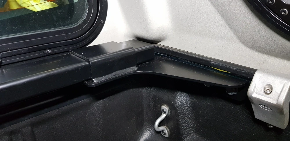 Držák navijáku do korby