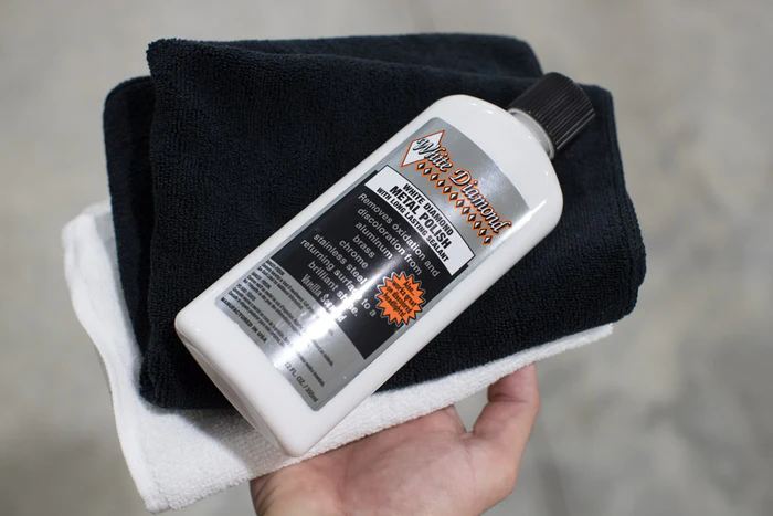 White Diamond leštěnka na kov s ochranou - Chrom, nerez, hliník, 355 ml, USA