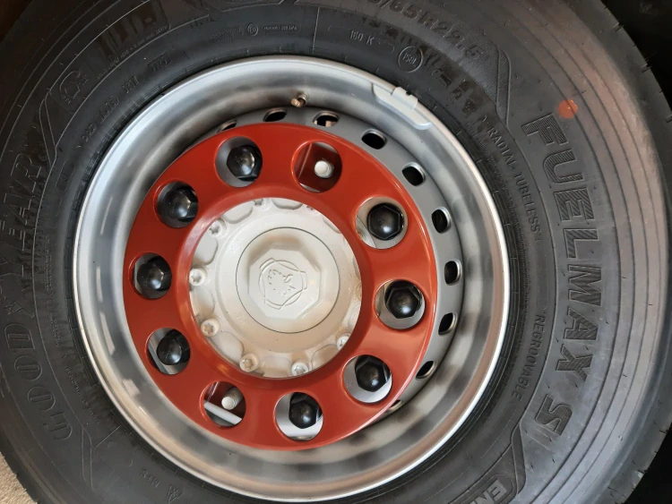Kryt kola 22,5" červený, 10 děr, PCD 335mm