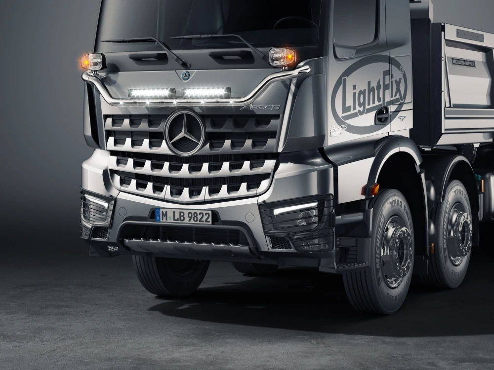 Přední rám Lightfix PLOW-LIGHT lakovaný – MERCEDES - AROCS - BIG / STREAM SPACE 2500