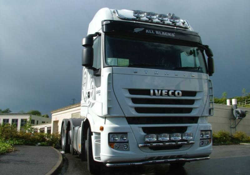 Nerezový rám pod nárazník Kelsa LoBar pro Iveco Stralis Cube s HIWAY Active Day