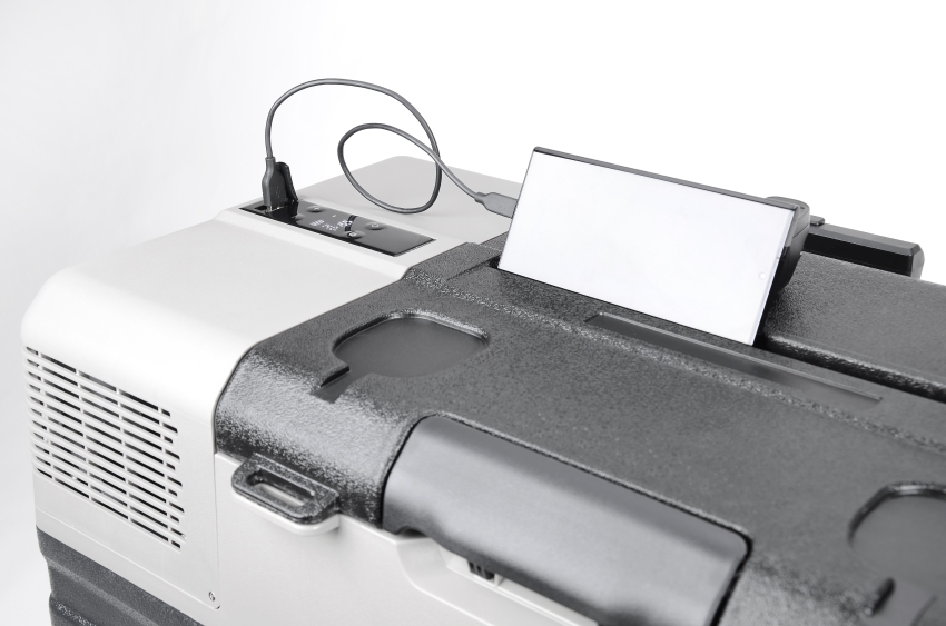 Přenosná kompresorová autochladnička Vigo Cool V52W, 52 l, 12/24/230V, Rukojeť a kolečka