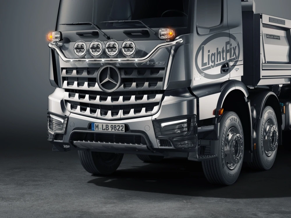 Přední rám Lightfix PLOW-LIGHT lakovaný – MERCEDES - AROCS - BIG / STREAM SPACE 2500